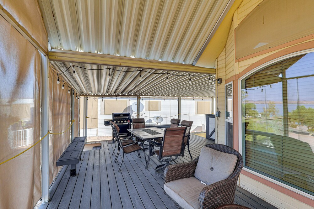 Boat Launch + Mountain Views: Lake Havasu Cabin