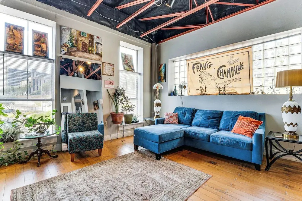 Walk to Corpus Christi Bay: Loft w/ Shaded Parking