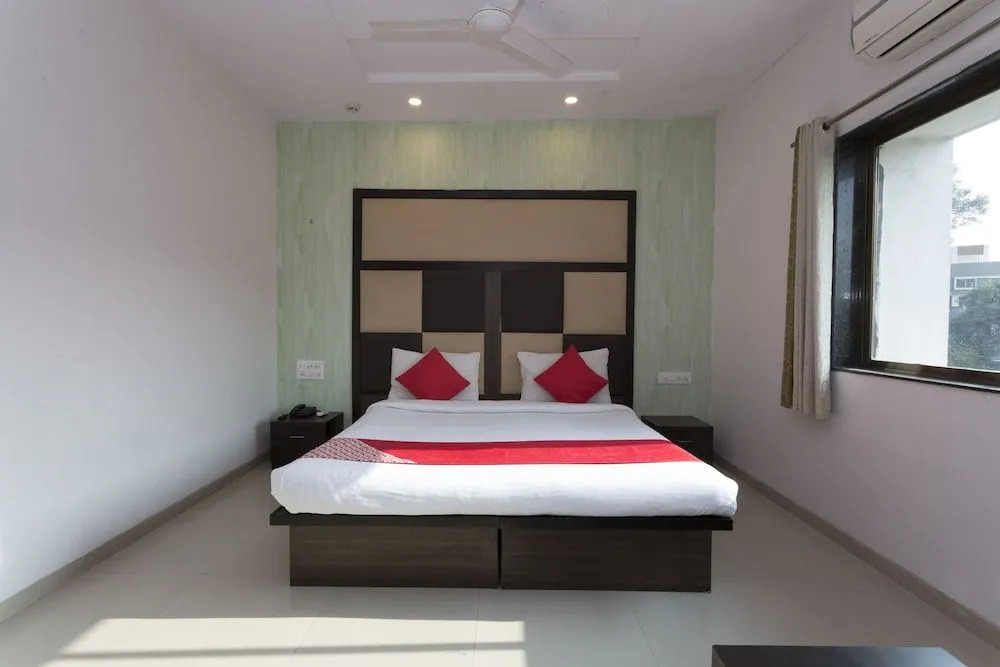 OYO 26795 Hotel Steers 07 Inn