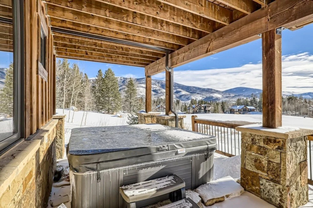 Mountain Oasis Dreams, 7 bedroom home with Hot tub, New listing! 8 Home by RedAwning