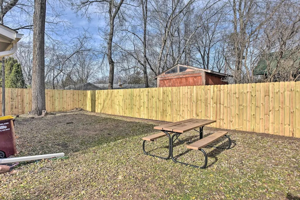 Lakeland Cottage - 1/2 Mile to St Croix River