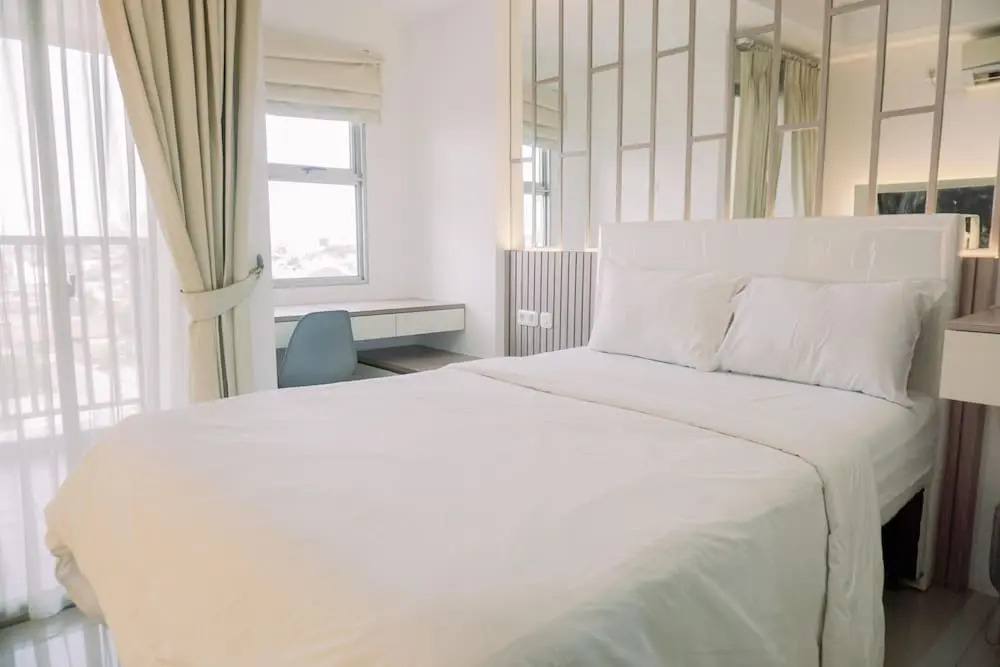 Homey And Cozy Stay Studio Belmont Residence Puri Apartement