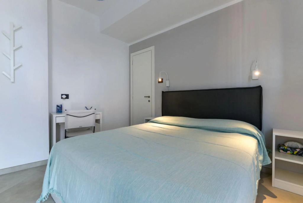 In an oasis of tranquillity, with breathtaking views, a stone's throw from the wonderful historic ce-Galatea