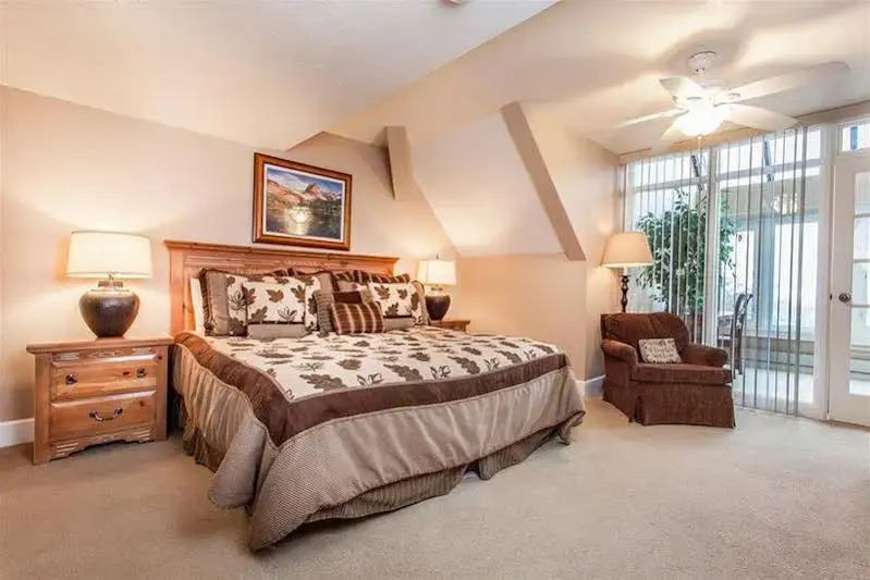Ski Ge Loft 3 Bedroom Condo by RedAwning