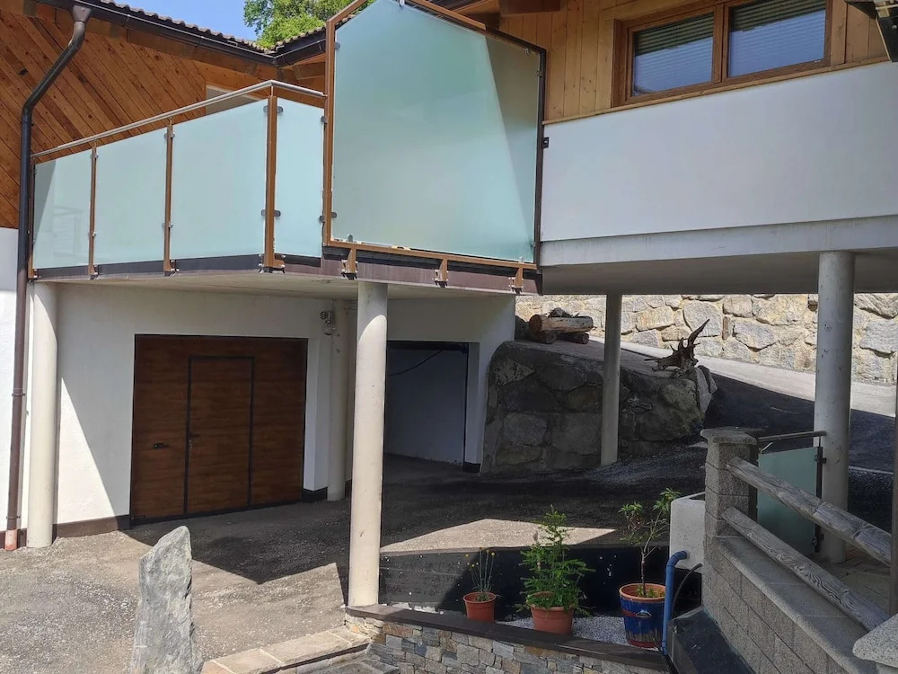 Comfy Apartment in Hollersbach im Pinzgau near Lake