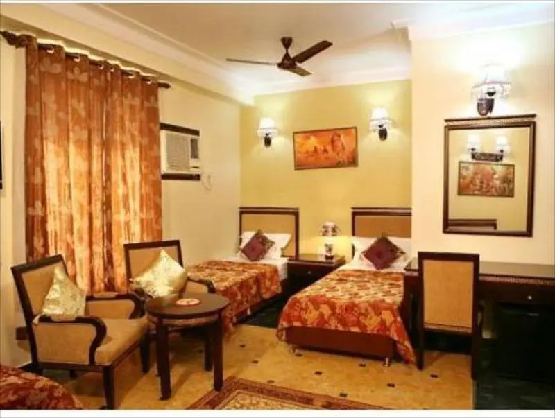 Hotel Revels Plum