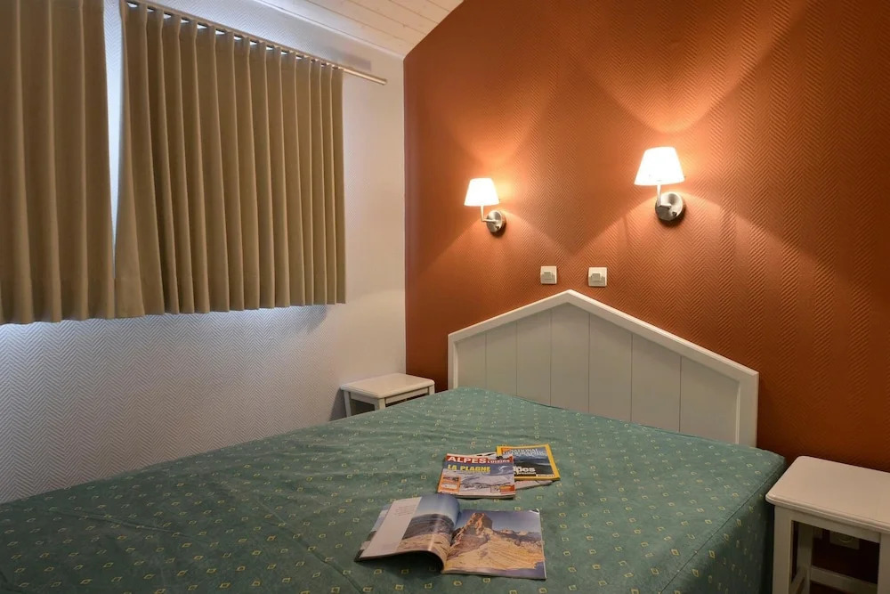 Belle Plagne 3 Roomed Apartment for 7 People of 45 mÂ² on the Slopes Lc604