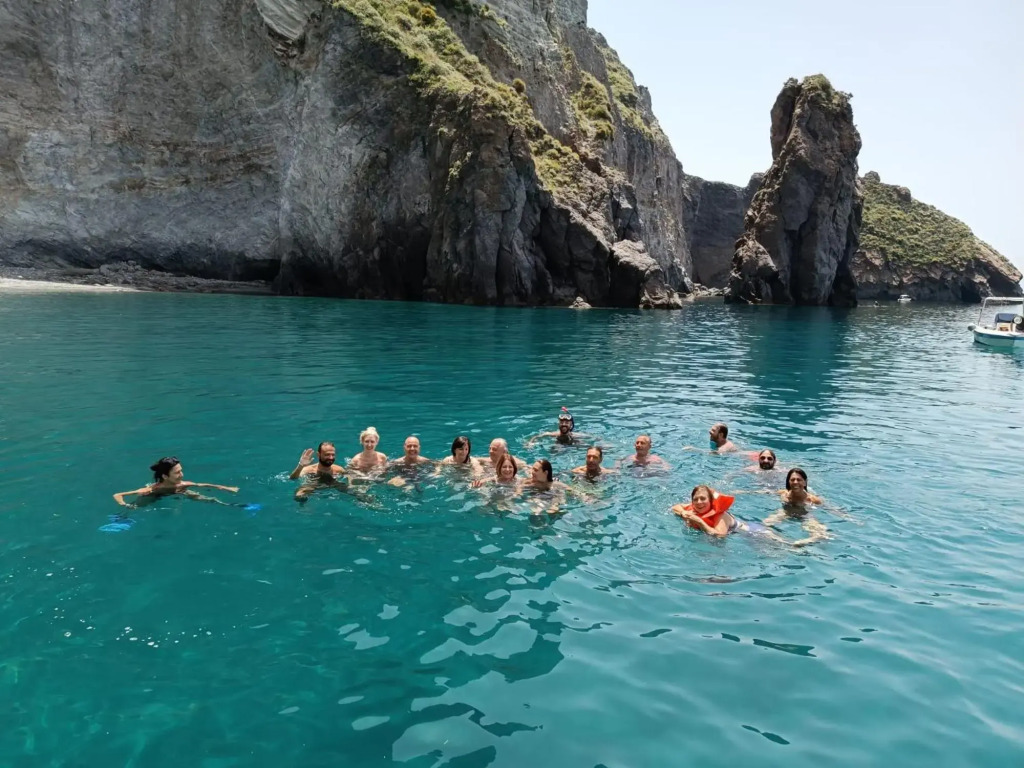 "Appartamento del Mare Gliaca" con vista Isole Eolie,ampia terrazza e parcheggio privato gratuito