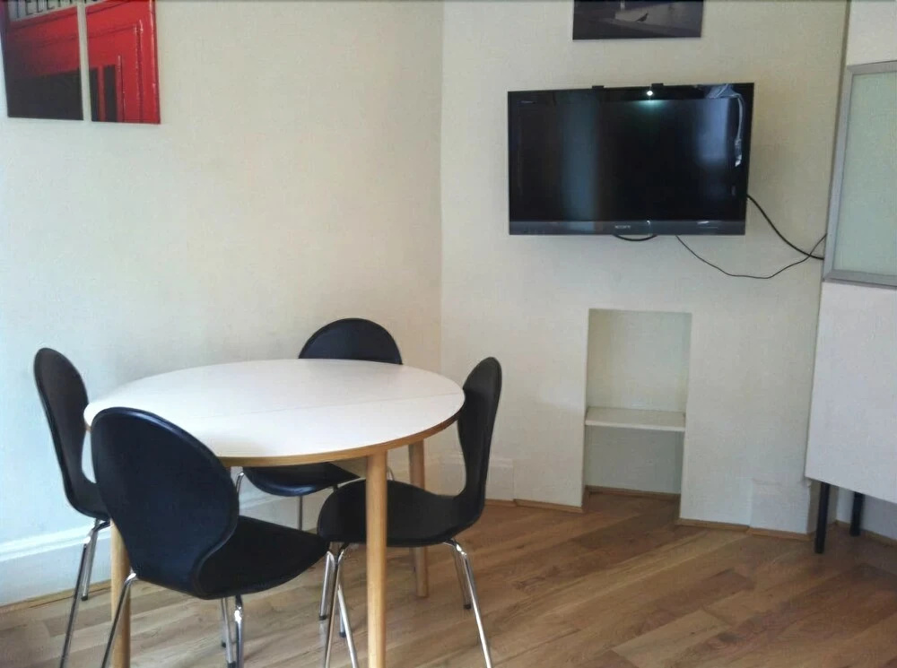Trafalgar Square Apartments