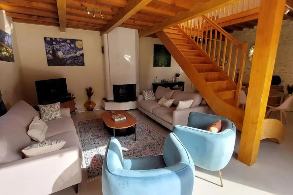 Grande maison , jardin,flipper,babyfoot, ping pong, 1 km mer, proche golf, Port en Bessin, Bayeux et plages du débarquement, adaptée enfants