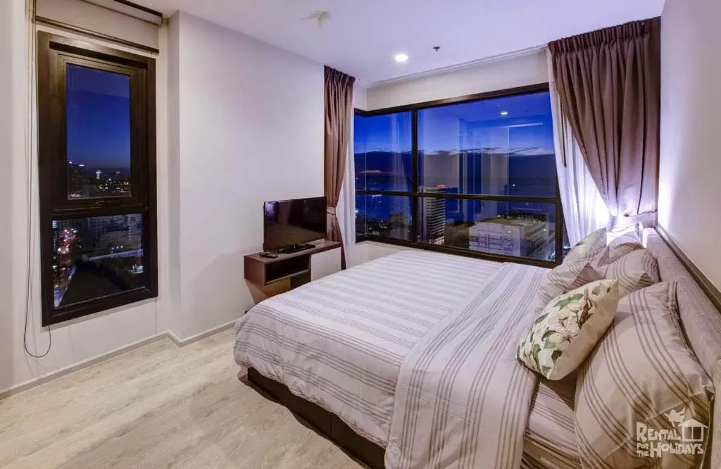 the base central pattaya seaview
