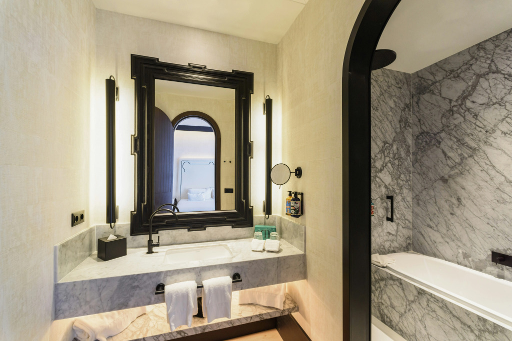 Hotel Montera Madrid, Curio Collection By Hilton