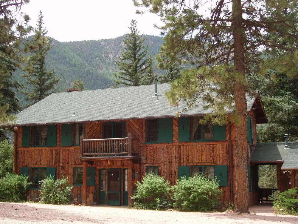 Pikes Peak Guest Cabin at Rocky Mountain Lodge