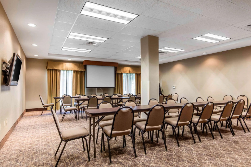 Comfort Suites Murfreesboro Shopping District