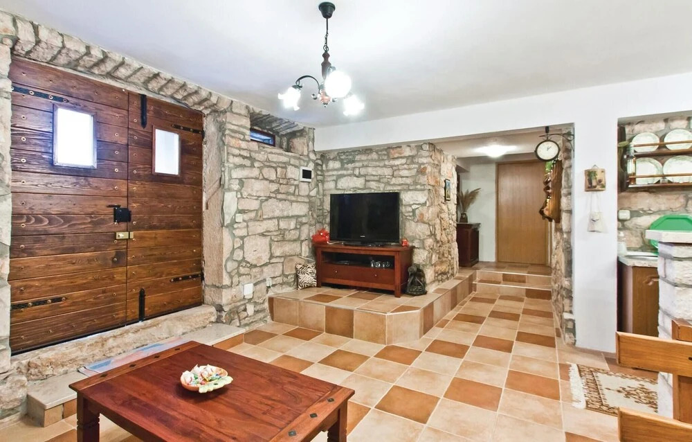 Stunning Home in Stifanici With Wifi and 3 Bedrooms
