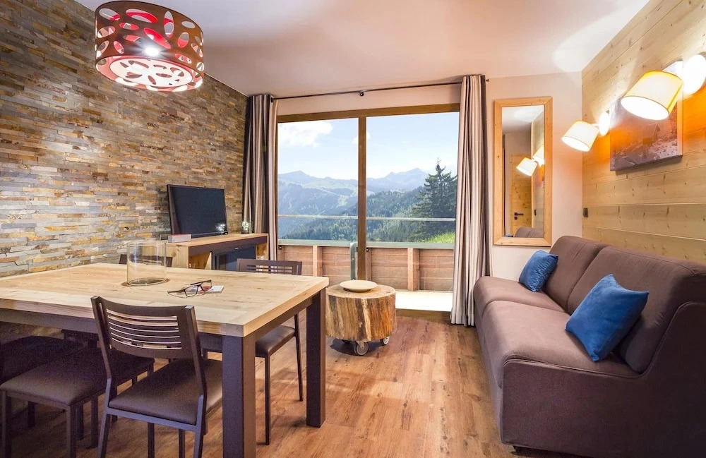 Alpine Stay w/ Spa + Views