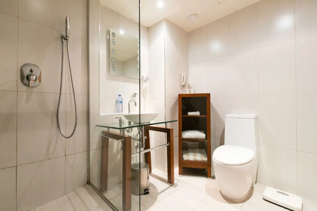 Victoria Crown Plaza Hotel