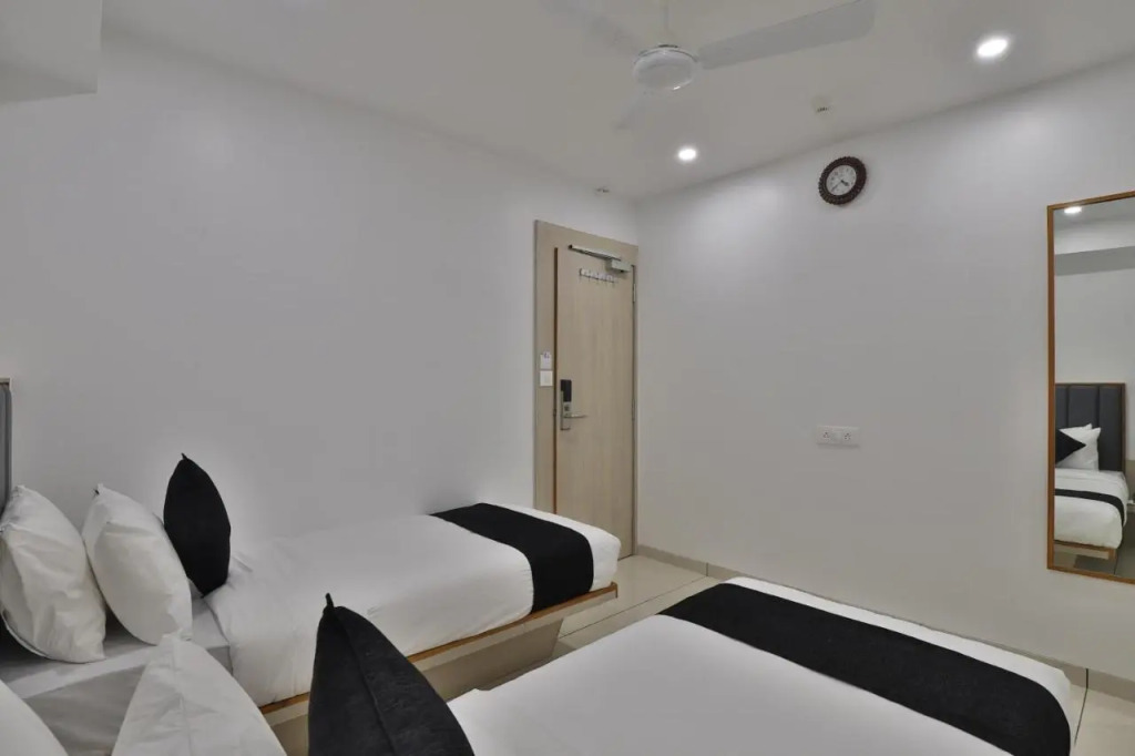 Treebo Urban, 1 Km From Railway Station