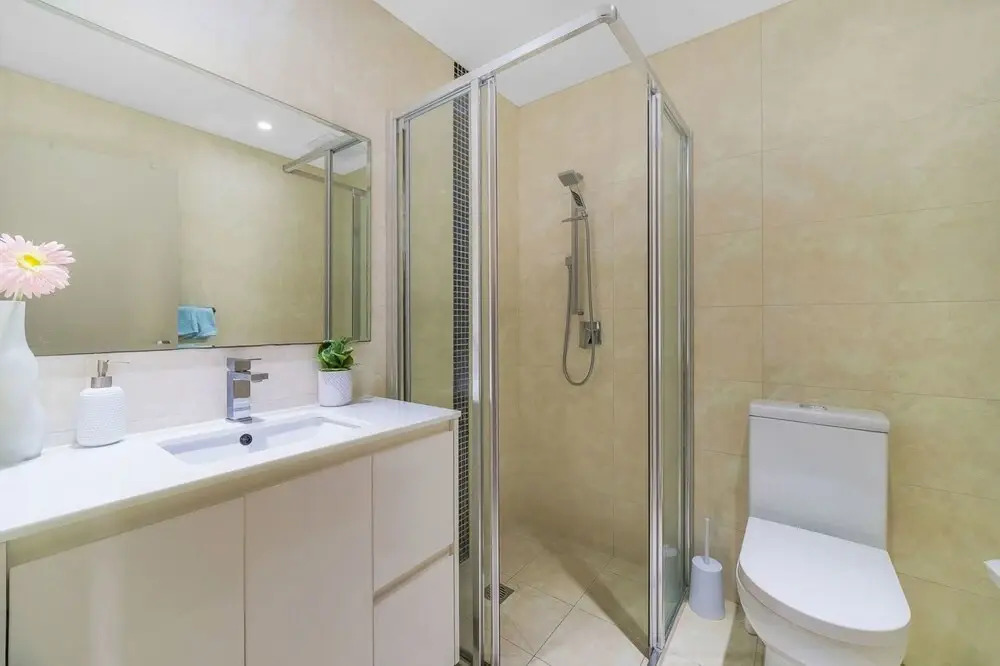 Near Airport & Train Station Stylish Two-Story Apartment