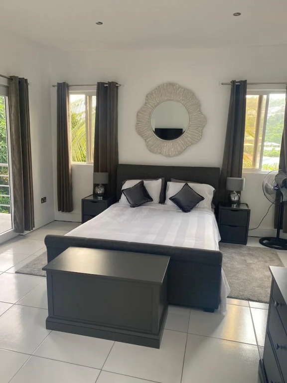 Stunning 3-bed Apartment in Rodney Bay