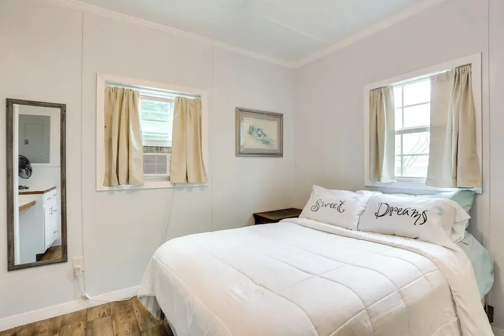 Near Parks & Lakes: Pet-friendly Winnie Cottage
