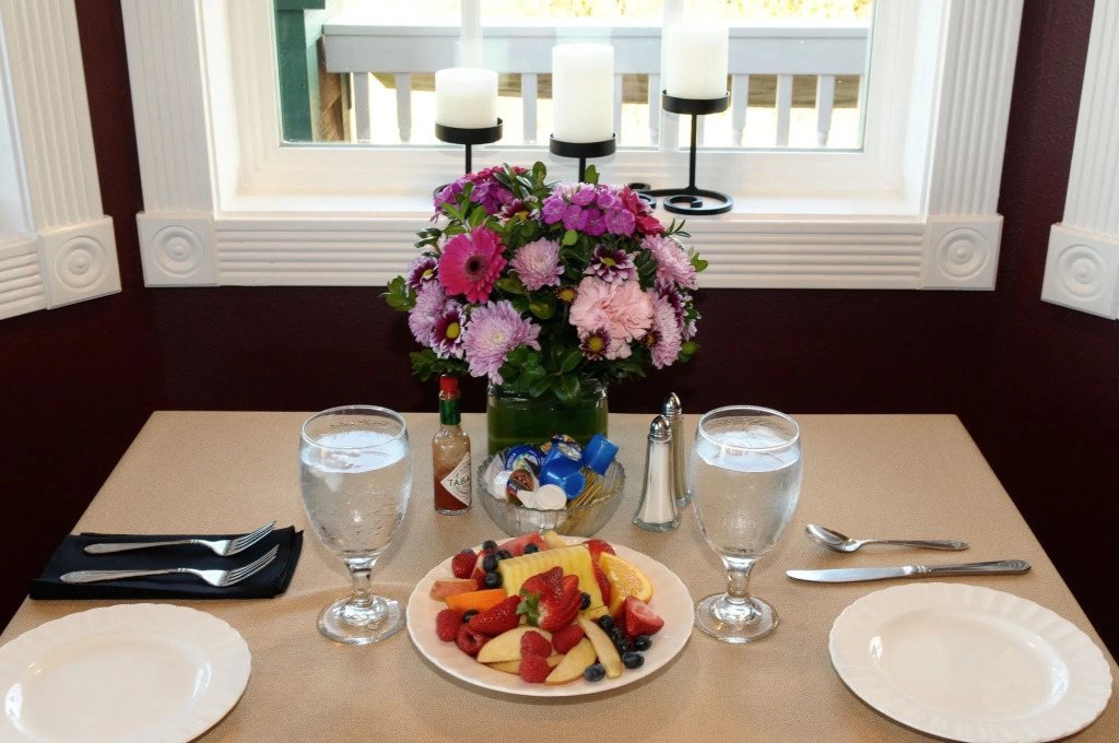 The Collins Inn and Seaside Cottages