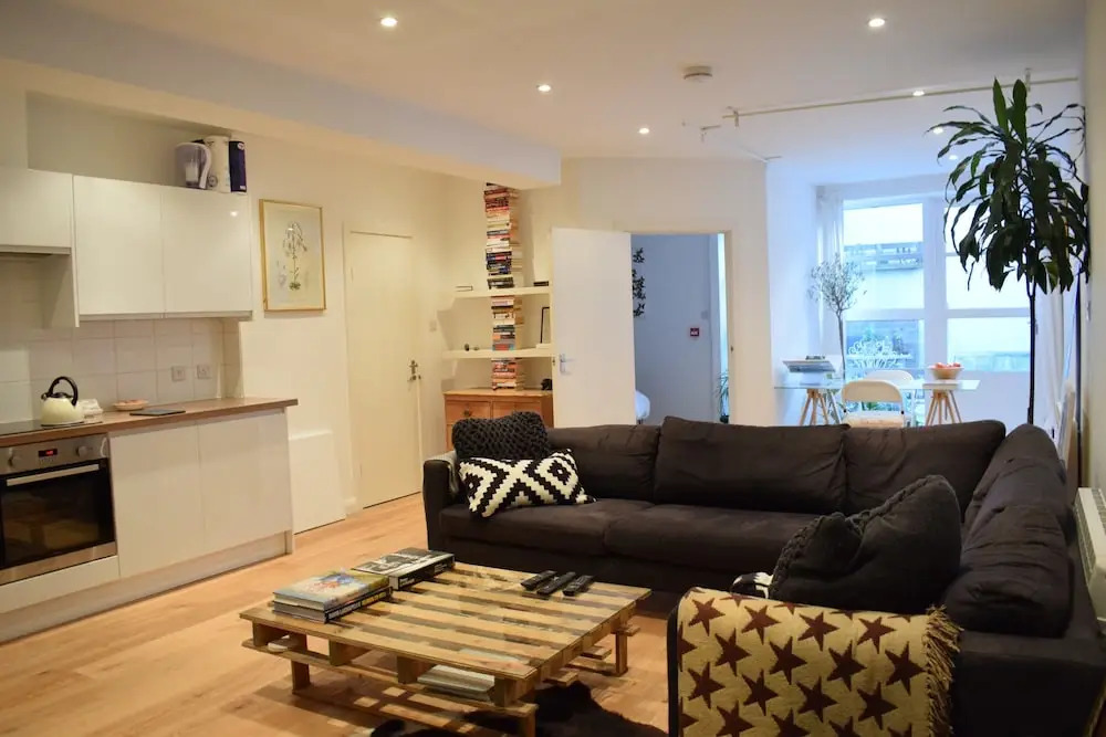 Arty 1 Bedroom Apartment in Camberwell Sleeps 2