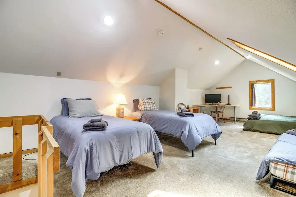 West Dover Townhome Near Mount Snow Shuttle Stop!
