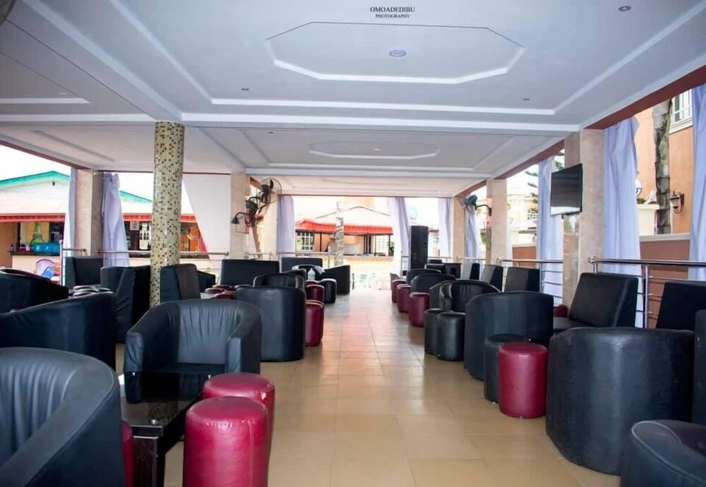 Pathfinder Hotel And Holiday Inn
