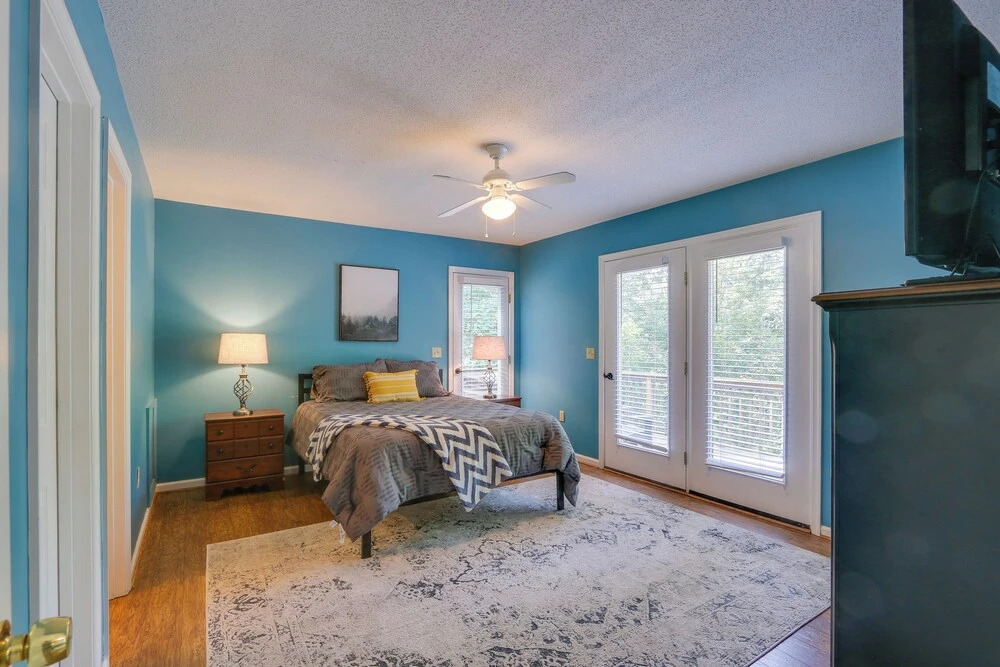 Spacious Mcgaheysville Home: Hot Tub & Pool Table!