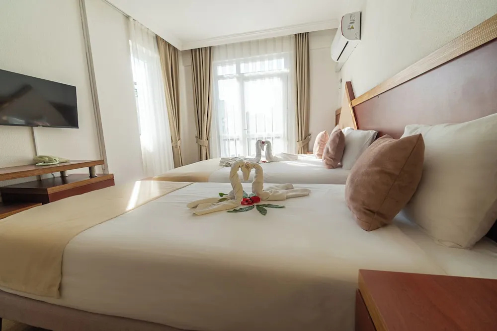 Far Life Hotel