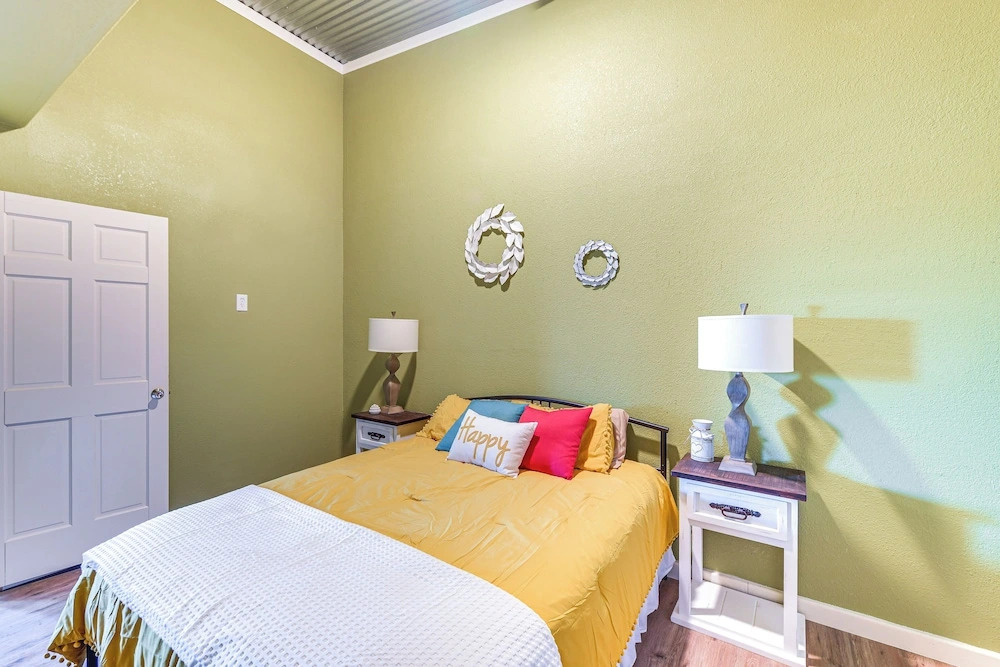4 Mi to Whitney Lake: Home on 30 Acres!