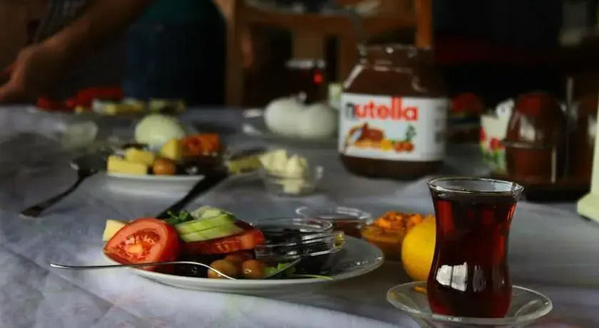 Lella Camlibel-Sut Yumurta Recel