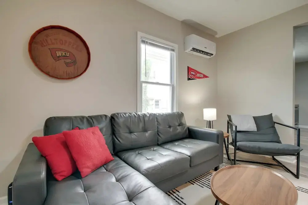 Hilltopper Convenience: Modern Duplex Near WKU
