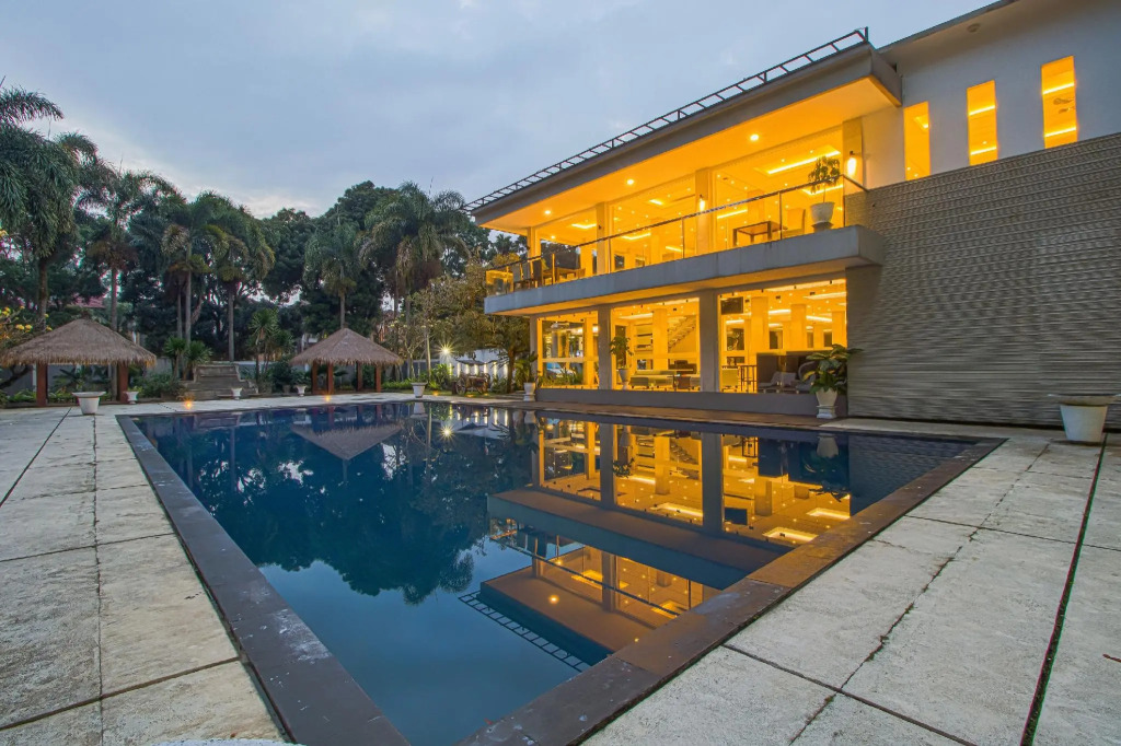 Grand Arjuna Hotel