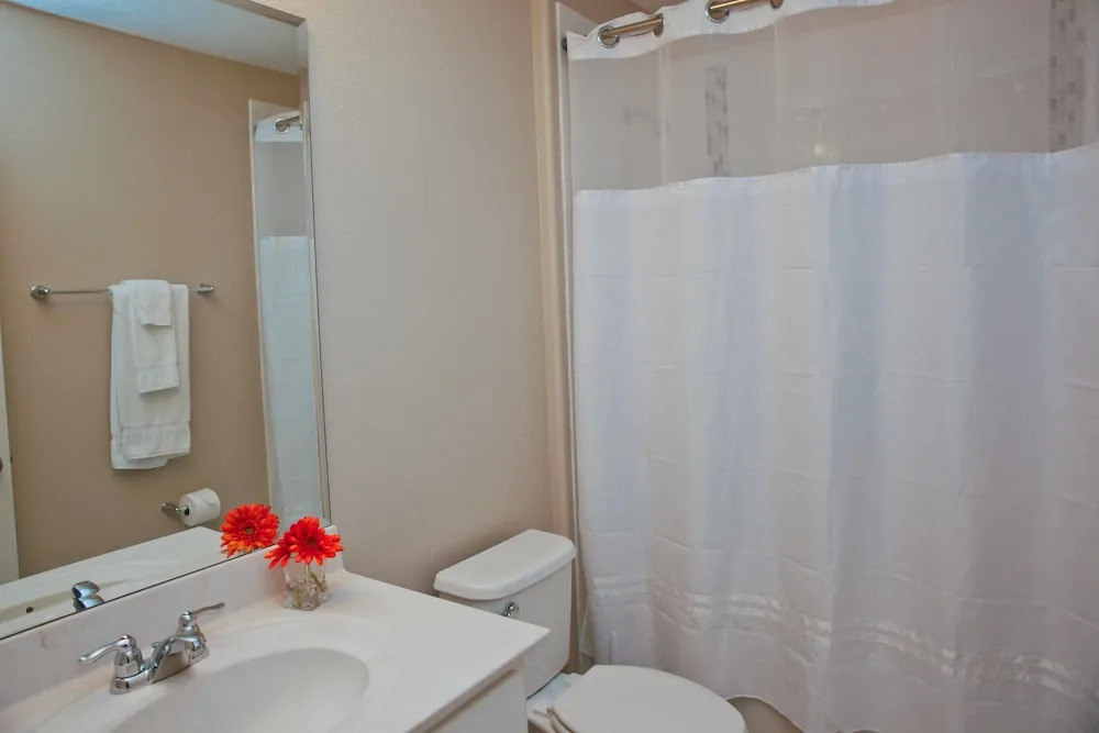 OA24 Solterra 6Br Pool Home GRoom