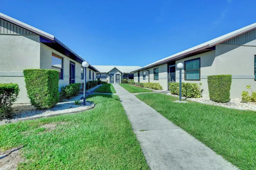 Grill, Lanai and Pool Access Charming Sebring Villa