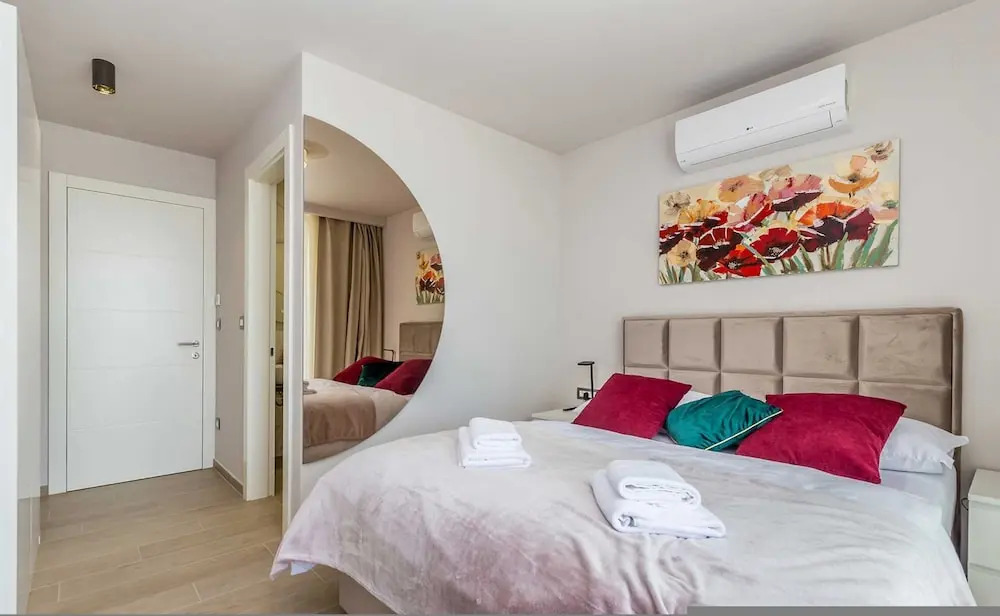 Villa VISTA with private pool and sauna