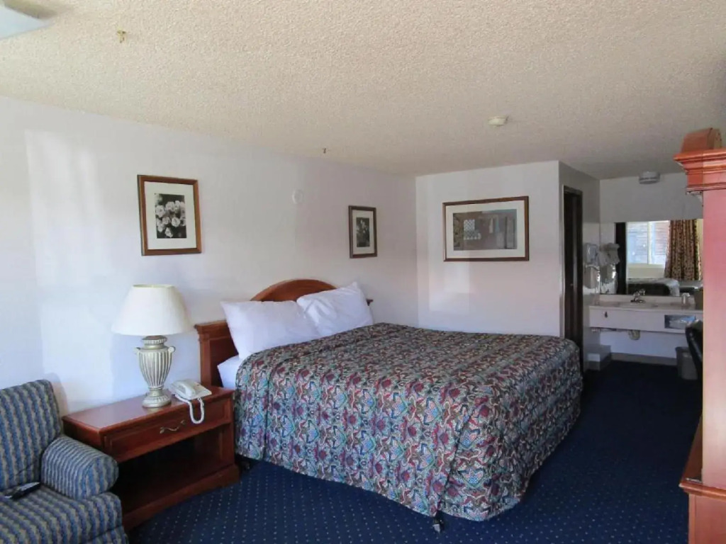 Northwoods Motel