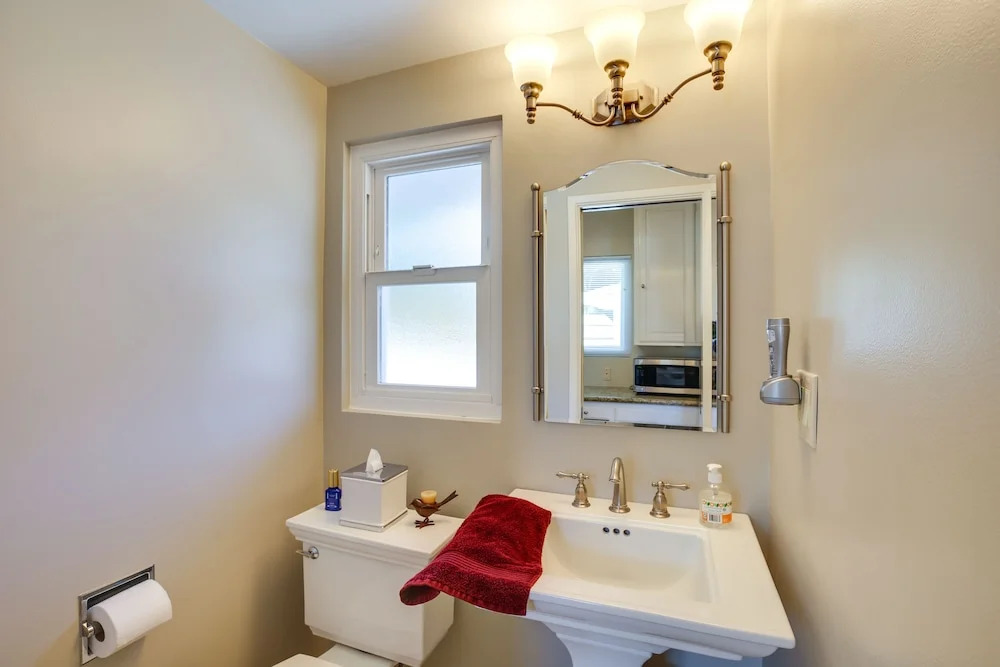 Whittier Vacation Rental: Close to Hiking Trails!