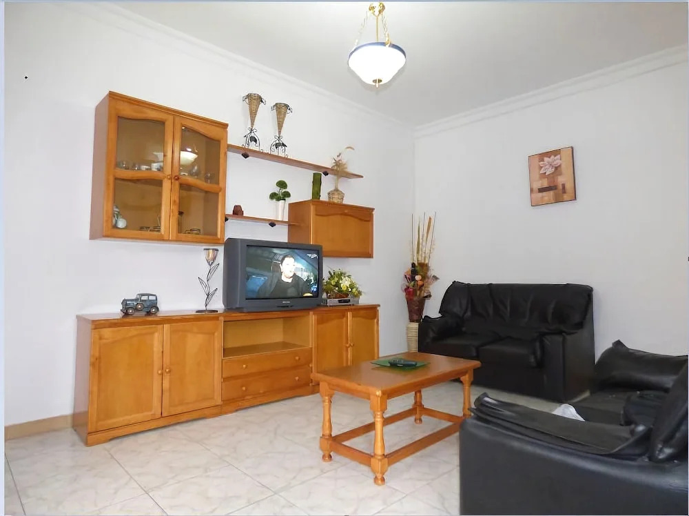 Cadiz 102479 3 Bedroom Apartment By Mo Rentals
