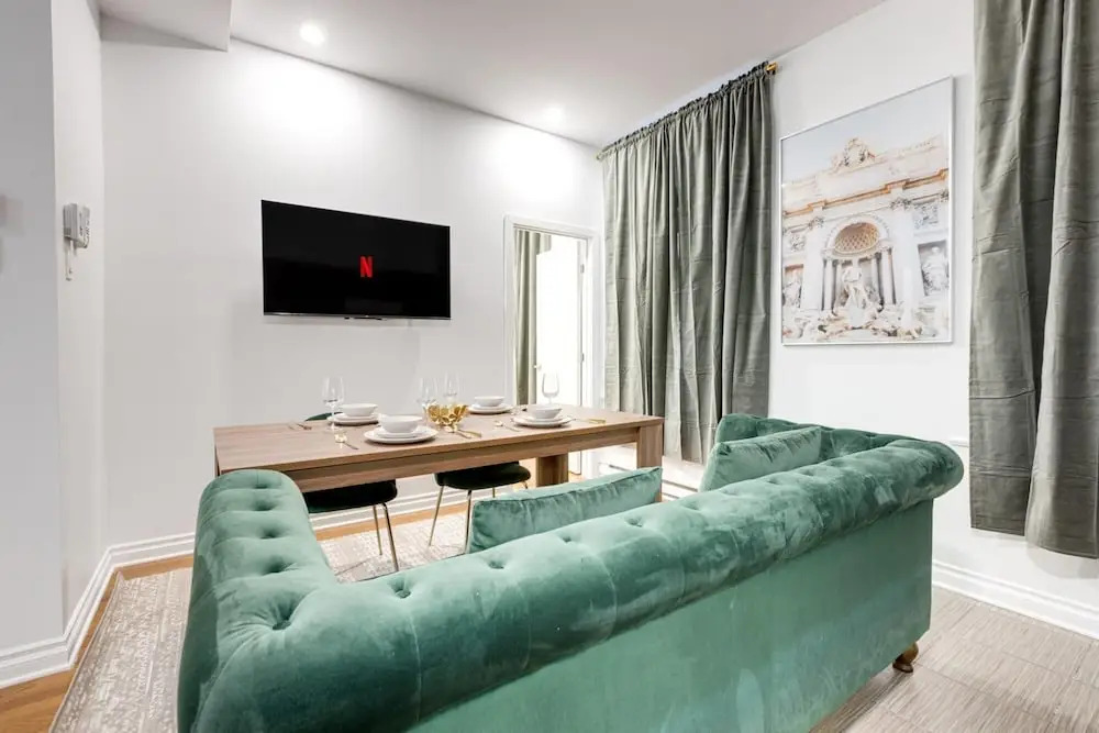 M11 Beautiful Cozy 2BR w AC Perfect Location