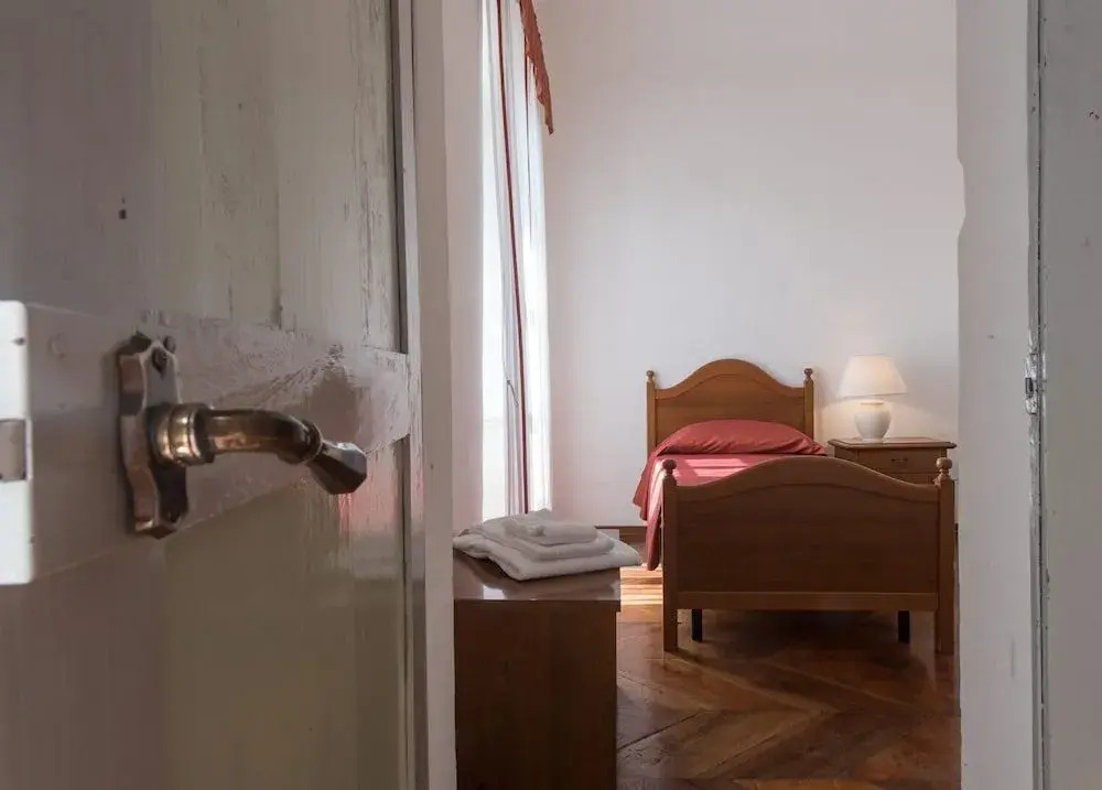 Casa REGINA MONTIS REGALIS