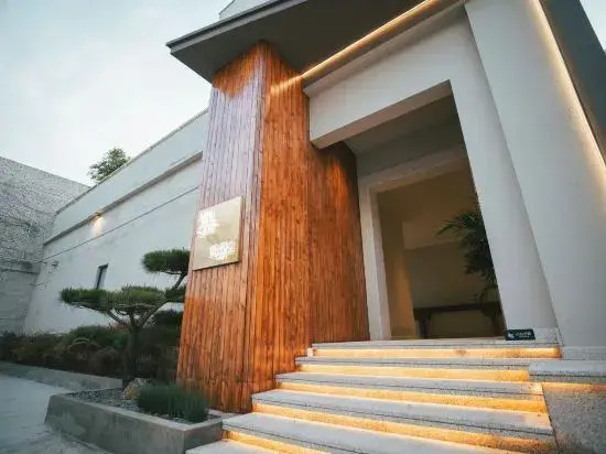 Chunxuan Homestay (Longmen Grottoes Scenic Area Southwest Gate)
