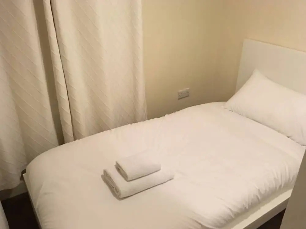 3 Bedroom House With Free Parking