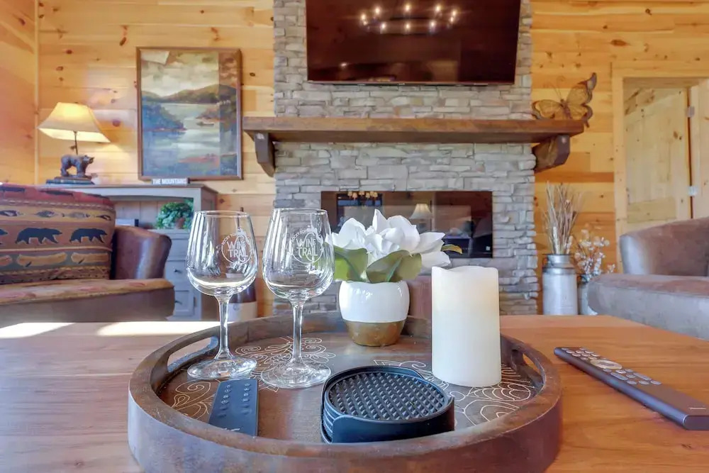 Majestic Mountain Views: Sevierville Escape!