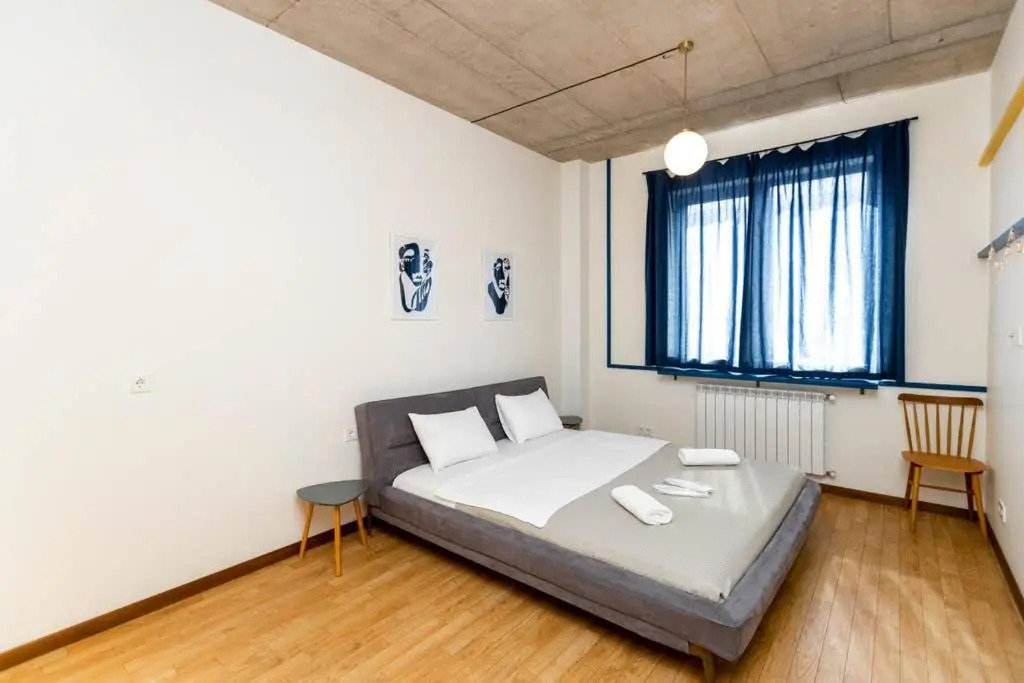 Modern 1BR apt w spacious balcony & a bathtub