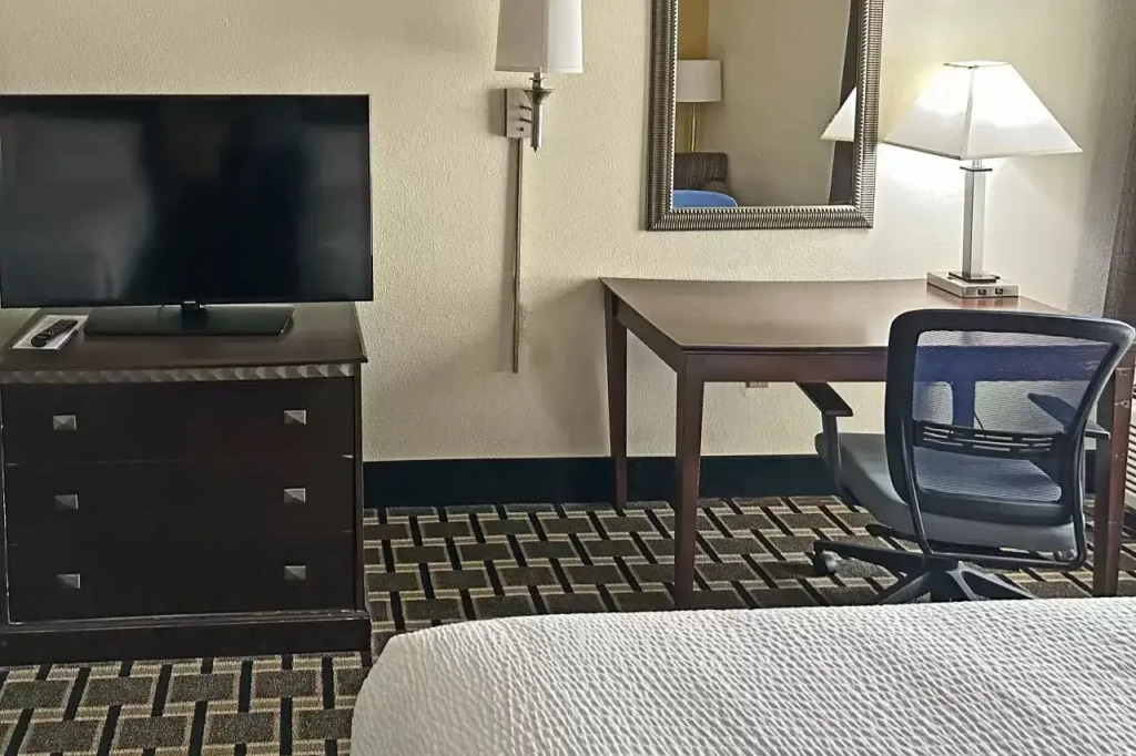 Holiday Inn Express Hotel & Suites Lexington-Hwy 378