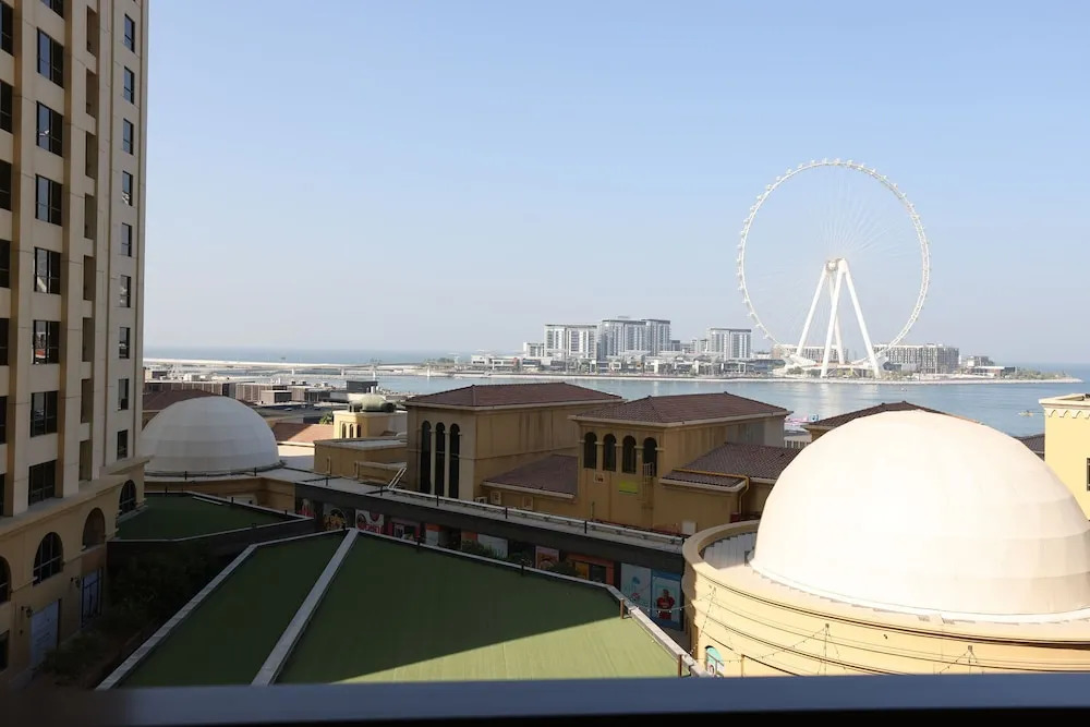 Stylish 1BR with Serene Sea View