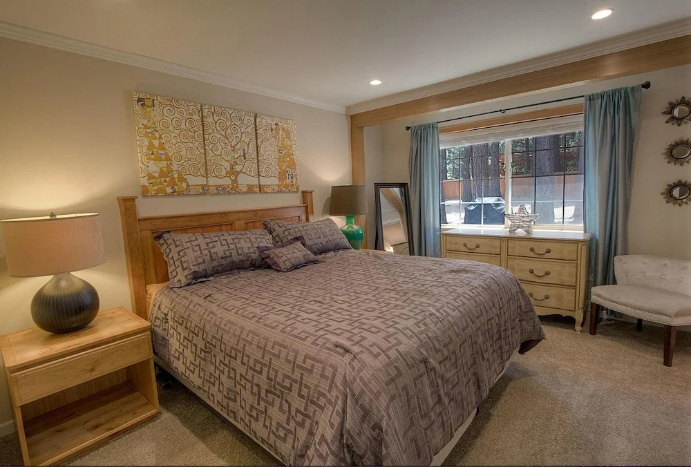 Kiowa Lake House by Lake Tahoe Accommodations